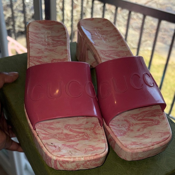 Gucci Coral Pink Marble Logo Block Heel Rubber Slides in box - Picture 10 of 12
